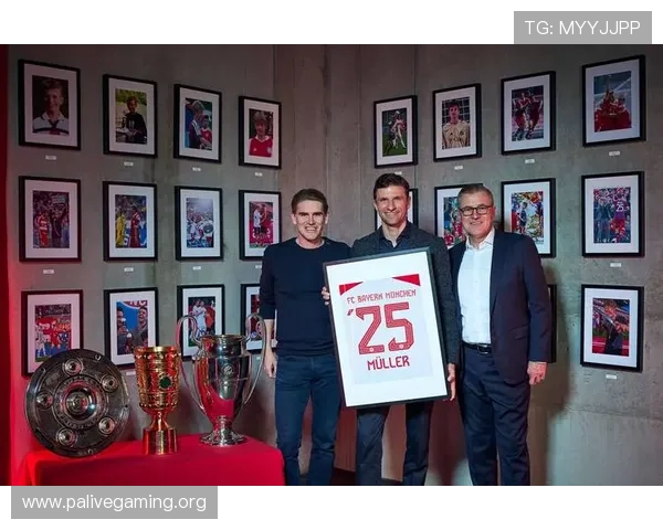 拜仁尚未向穆勒递上续约合同引发外界对其未来走向持续关注热议声 拜仁尚未向穆勒递上续约合同引发外界对其未来走向持续关注热议声