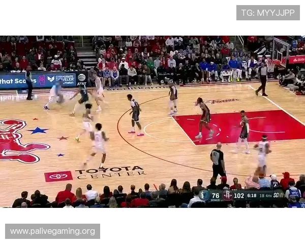 火箭与西甲对决缔造经典瞬间 球场与篮球的跨界较量